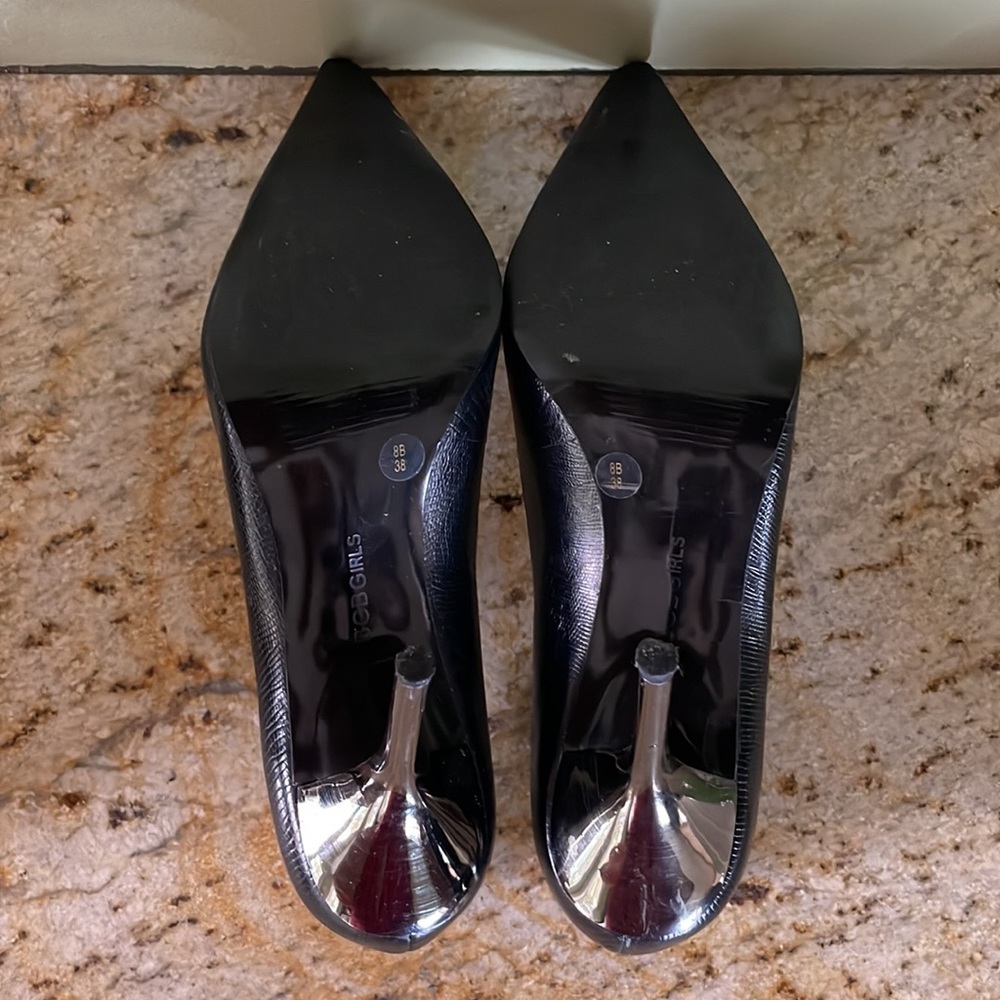 BCBGirls Size 8 Pointy Black Heels - Picture 7 of 11